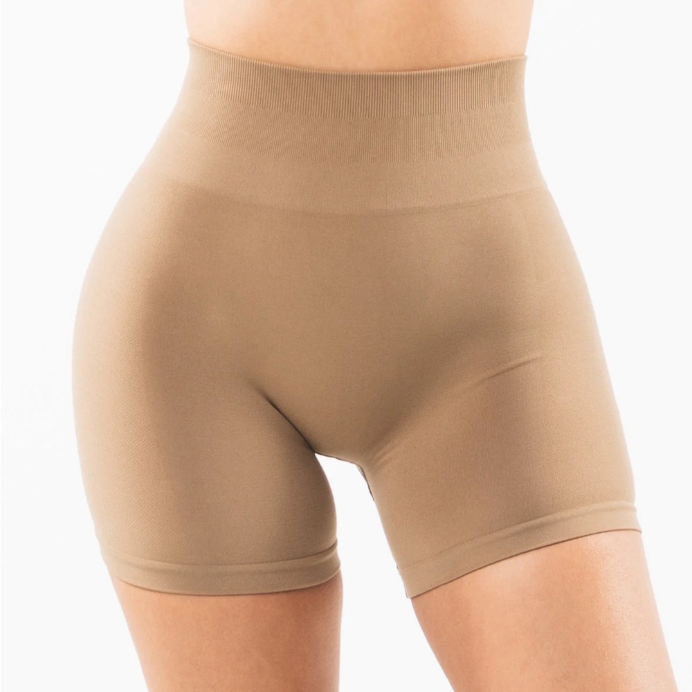 Alphalete amplify shorts